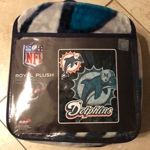 Royal Plush throw/blanket NWT
